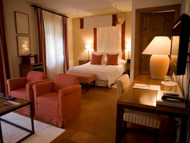 Hospederia De Santo Domingo Hotel Pedraza Exterior photo